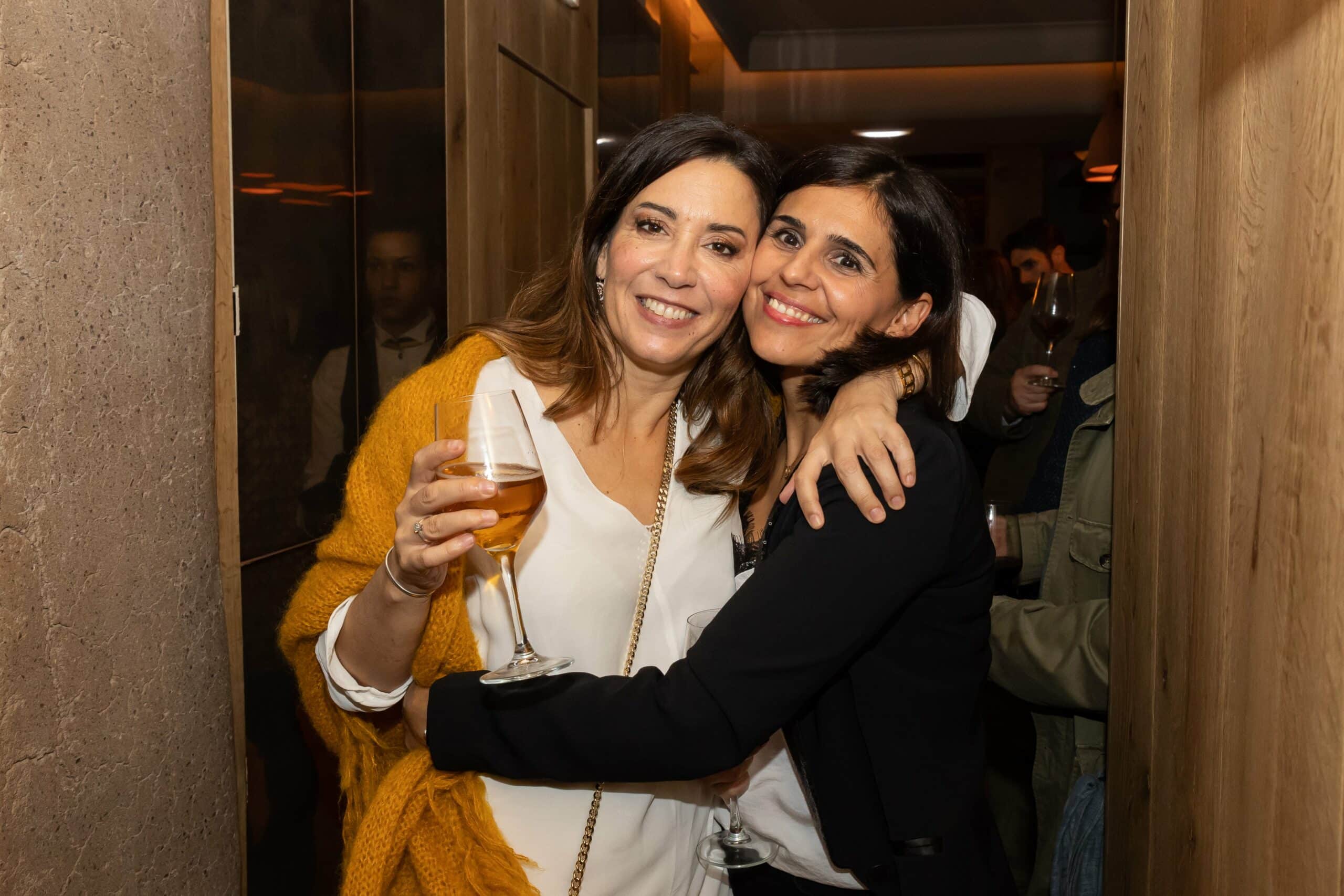 Elena Pulido y María Ángeles Tesoro en la inauguración del Restaurante Amicitia de Madrid.