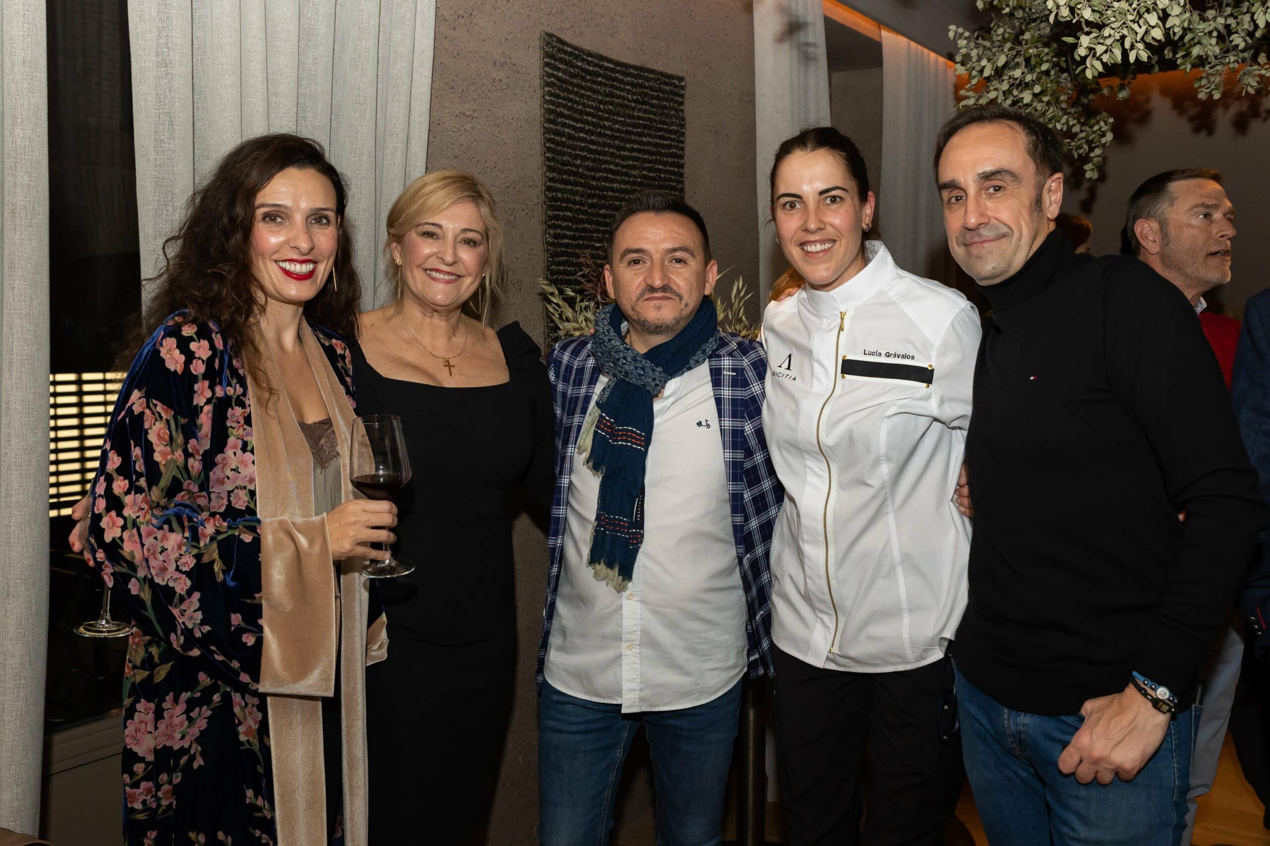 De izquierda a derecha, Mercedes Flores, Ana, Fernando Garrido, la Chef Lucía Grávalos en el Restaurante Amicitia de Madrid.
